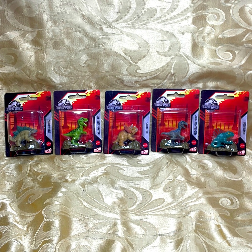 NWT Jurassic World Micro collection 2” tall figurines